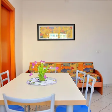 Apartment Renewed Flat In A Seafront Building With Pool Bibione