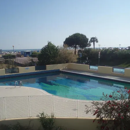 Apartamento Renewed Flat In A Seafront Building With Pool Bibione