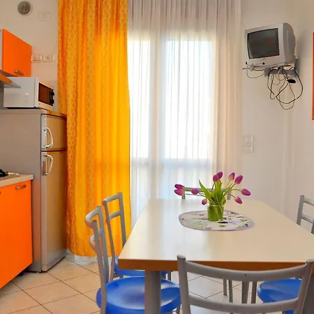 Renewed Flat In A Seafront Building With Pool Bibione